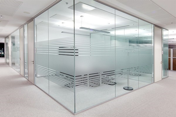 vách ngăn kính cường lực tại Âu Cơ Tân Bình TP.HCM