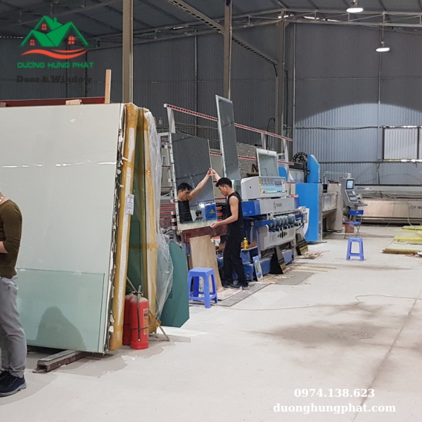 cắt kính cường lực giá rẻ tại Thủ Đức TP.HCM cắt kính cường lực giá rẻ tại Thủ Đức TP.HCM